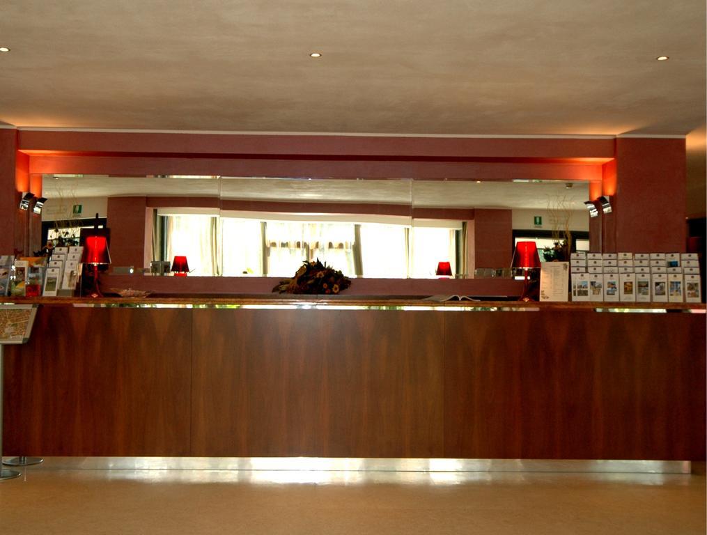 Hotel Langhe & Monferrato Костильоле-д'Астри Экстерьер фото
