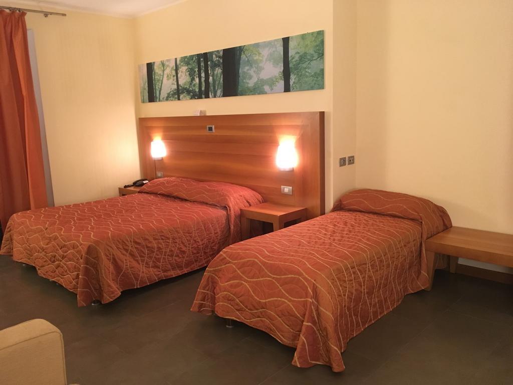 Hotel Langhe & Monferrato Костильоле-д'Астри Экстерьер фото