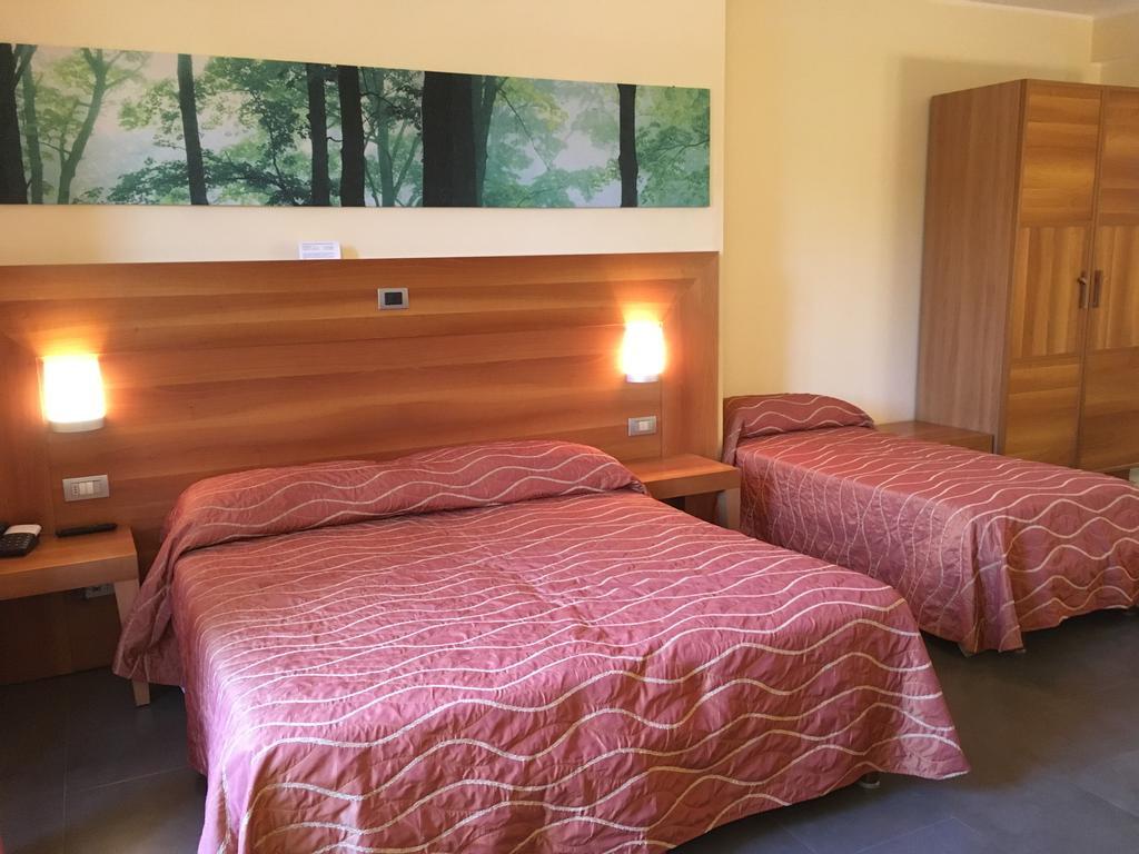 Hotel Langhe & Monferrato Костильоле-д'Астри Экстерьер фото