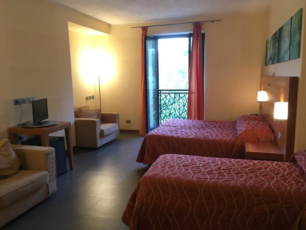 Hotel Langhe & Monferrato Костильоле-д'Астри Экстерьер фото