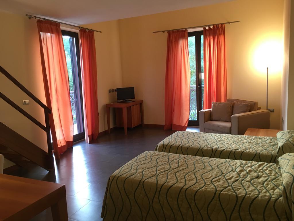 Hotel Langhe & Monferrato Костильоле-д'Астри Экстерьер фото