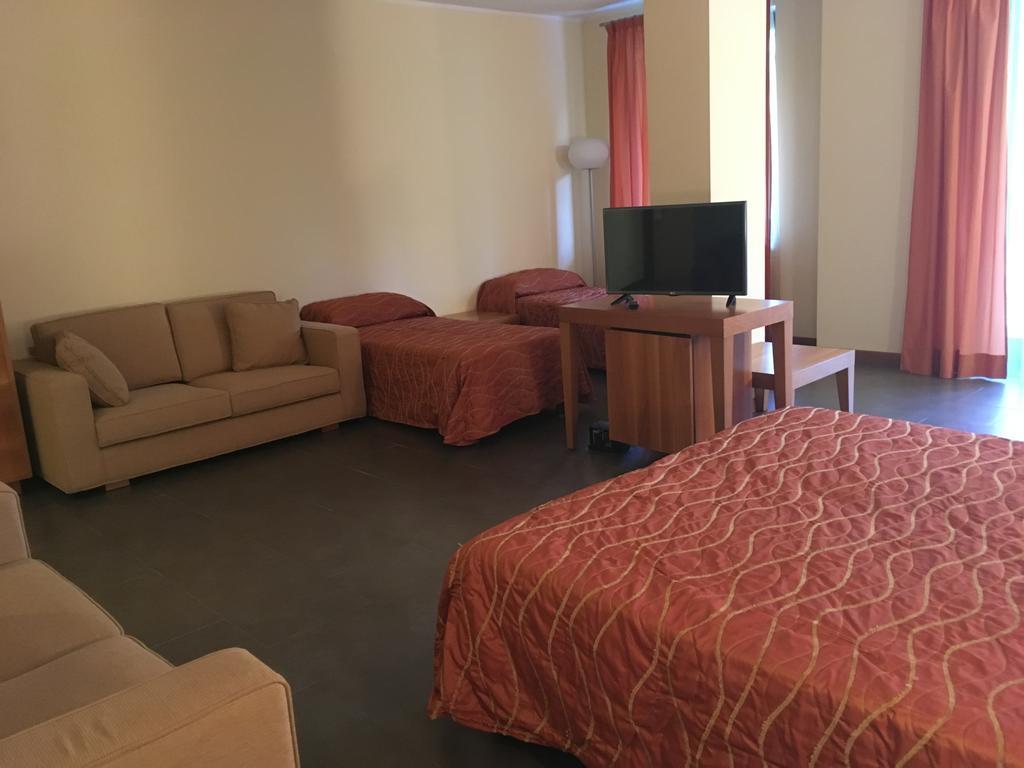 Hotel Langhe & Monferrato Костильоле-д'Астри Экстерьер фото