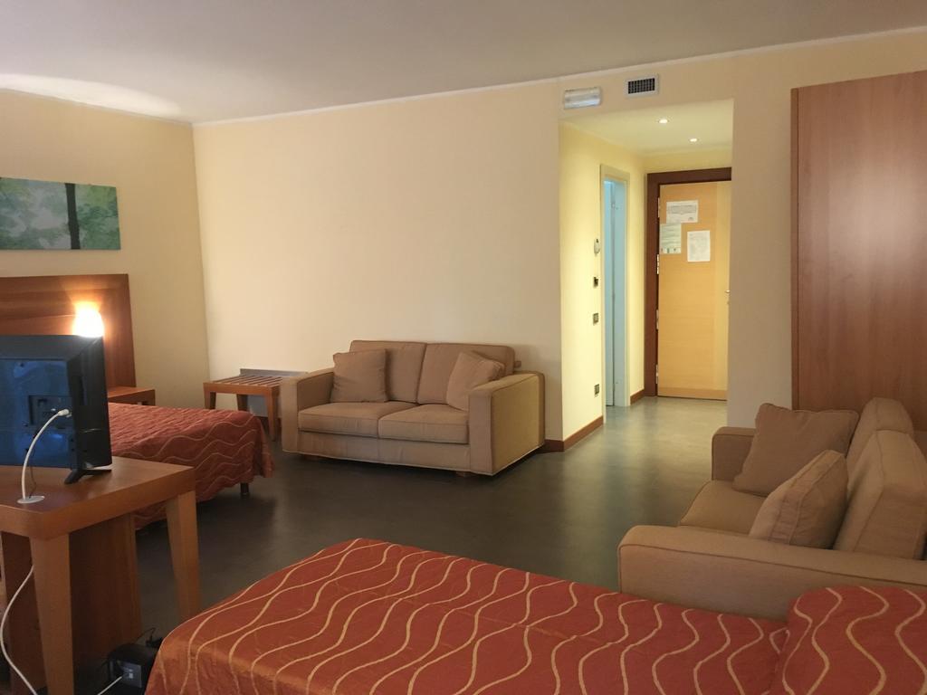 Hotel Langhe & Monferrato Костильоле-д'Астри Экстерьер фото
